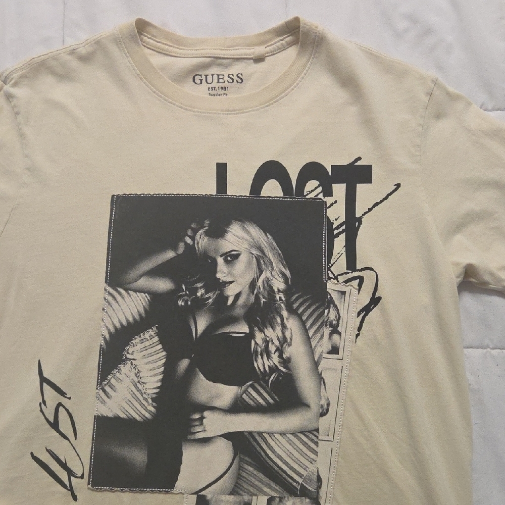 Guess Lost in Lust Graphic T-Shirt Men's Cream Beige Regular Fit Small [1062]